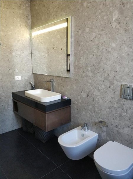 Tirane, jepet me qera apartament 2+1 Kati 5, 110 m² 1.100 € (MYSLYM SHYRI)