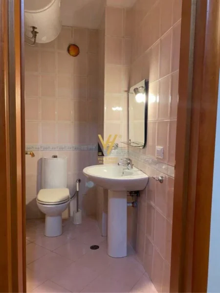 Tirane, jepet me qera apartament 2+1+Ballkon Kati 5, 80 m² 800 € (AIR ALBANIA)