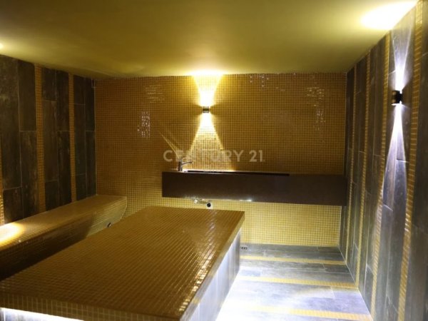 Tirane, shitet hotel , 2.400 m² 5.500.000 € 