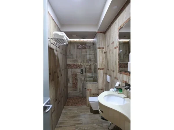 Tirane, shitet hotel , 2.400 m² 5.500.000 € 