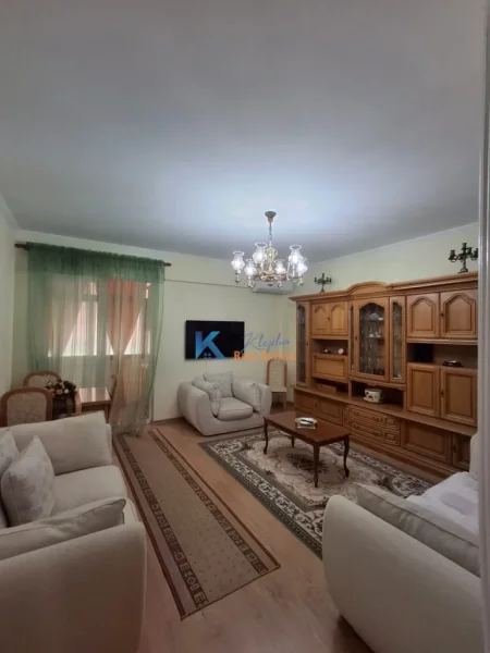 Tirane, jap me qera apartament 2+1+Aneks+Ballkon Kati 2, 90 m² 700 € (Myslym Shyr, pas Gjykates se Larte)