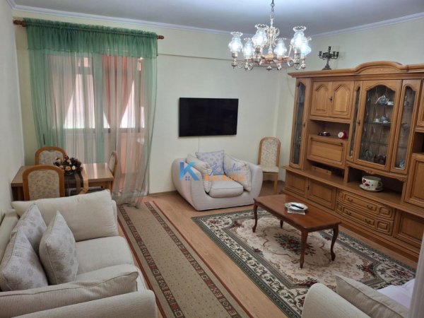 Tirane, jap me qera apartament 2+1+Aneks+Ballkon Kati 2, 90 m² 700 € (Myslym Shyr, pas Gjykates se Larte)
