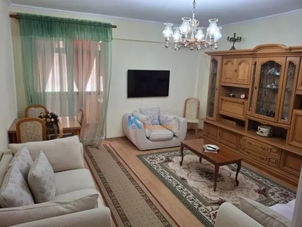 Tirane, jap me qera apartament 2+1+Aneks+Ballkon Kati 2, 90 m² 700 € (Myslym Shyr, pas Gjykates se Larte)