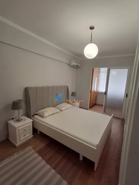 Tirane, jap me qera apartament 2+1+Aneks+Ballkon Kati 2, 90 m² 700 € (Myslym Shyr, pas Gjykates se Larte)