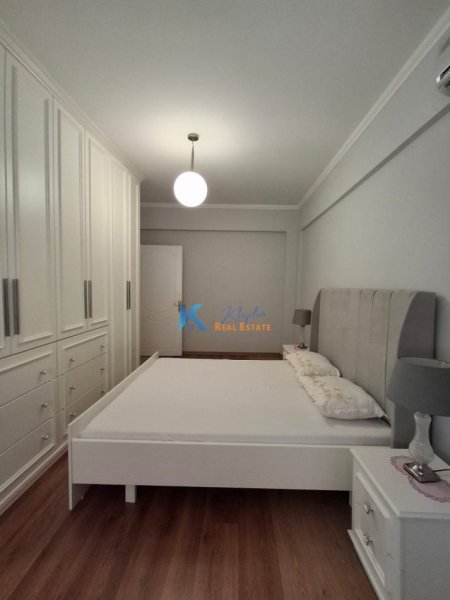 Tirane, jap me qera apartament 2+1+Aneks+Ballkon Kati 2, 90 m² 700 € (Myslym Shyr, pas Gjykates se Larte)