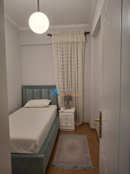 Tirane, jap me qera apartament 2+1+Aneks+Ballkon Kati 2, 90 m² 700 € (Myslym Shyr, pas Gjykates se Larte)