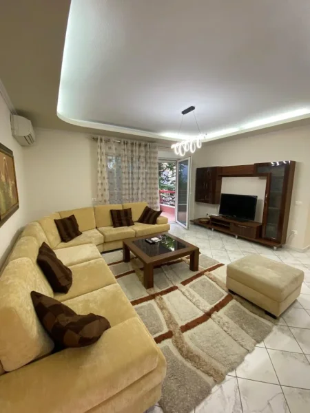 Tirane, jepet me qera apartament 2+1 Kati 3, 125 m² 700 € (Kompleksi Colombo)