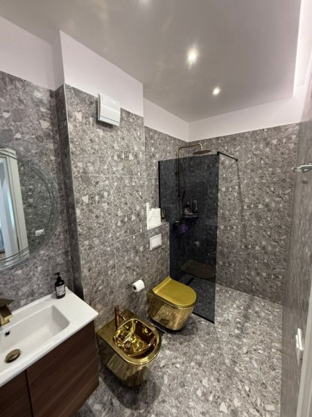 Tirane, jepet me qera apartament 2+1 Kati 2, 109 m² 900 € (rruga peti)