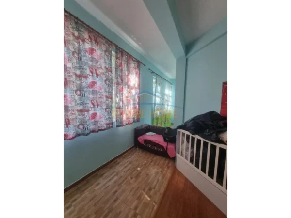 Tirane, jepet me qera ambjent biznesi Kati 3, 200 m² 1.200 € 