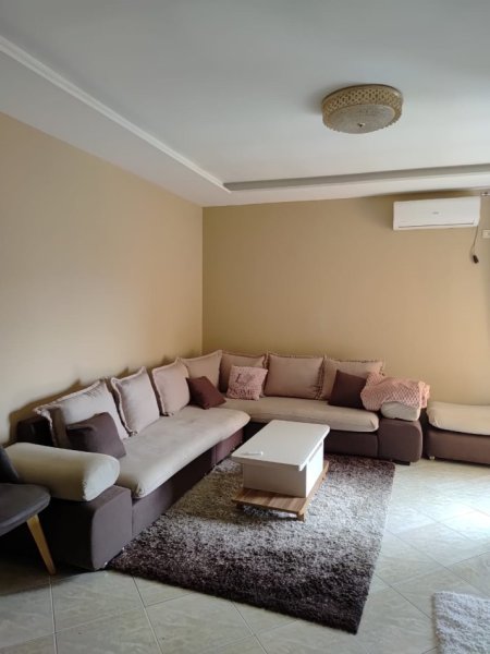 Tirane, jepet me qera apartament 1+1 Kati 5, 70 m² 340 € (Rruga Eltion Frroku)