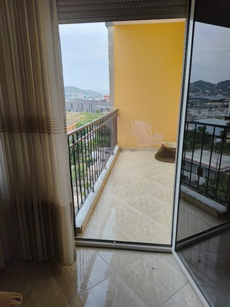 Tirane, jepet me qera apartament 1+1 Kati 5, 70 m² 340 € (Rruga Eltion Frroku)