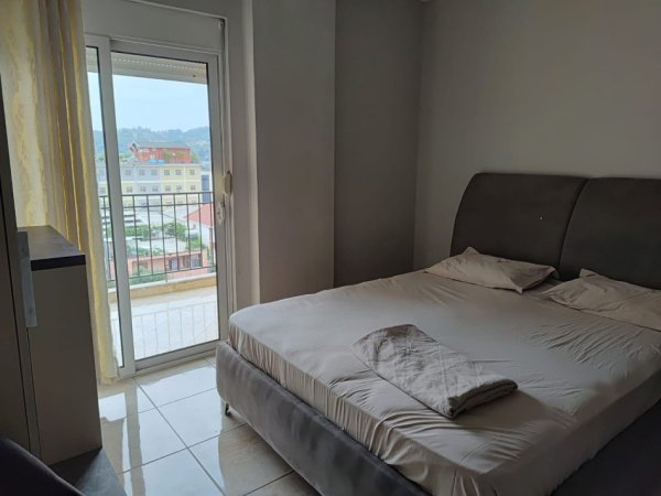 Tirane, jepet me qera apartament 1+1 Kati 5, 70 m² 340 € (Rruga Eltion Frroku)