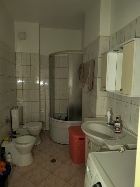 Tirane, jepet me qera apartament 1+1 Kati 5, 70 m² 340 € (Rruga Eltion Frroku)