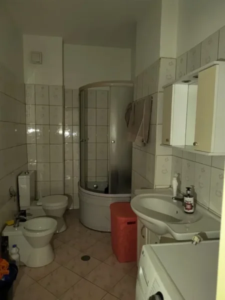 Tirane, jepet me qera apartament 1+1 Kati 5, 70 m² 340 € (Rruga Eltion Frroku)