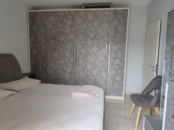Tirane, jepet me qera apartament 1+1 Kati 5, 70 m² 340 € (Rruga Eltion Frroku)