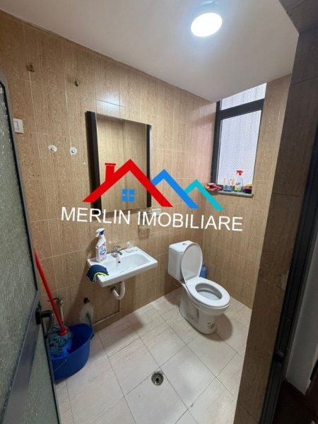 Tirane, jepet me qera ambjent biznesi Kati 0, 110 m² 1.000 € (RRUGA VIKTOR EFTEMIU)