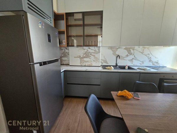 Tirane, jepet me qera apartament 1+1 Kati 2, 65 m² 450 € (Bulevardi i Ri)