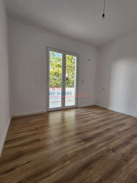 Tirane, shitet apartament 2+1+Ballkon Kati 5, 65 m² 173.000 € (Rruga e Kavajes)