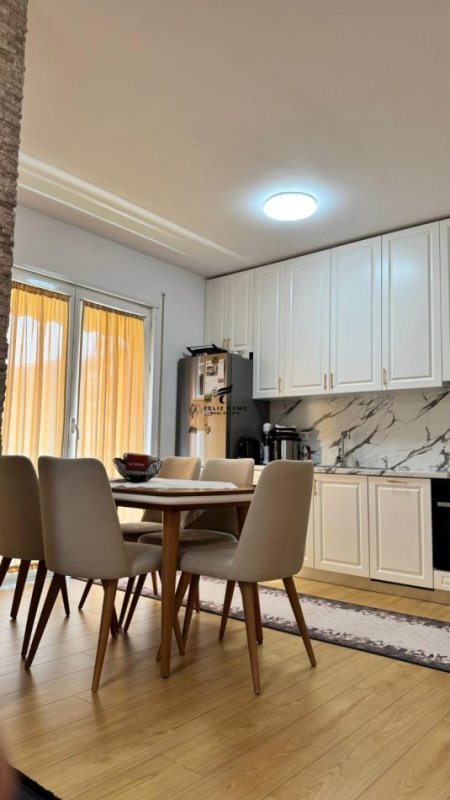 Tirane, jepet me qera apartament 1+1 Kati 3, 70 m² 550 € (FUSHA AVIACIONIT)