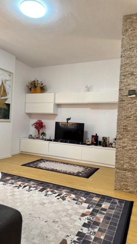 Tirane, jepet me qera apartament 1+1 Kati 3, 70 m² 550 € (FUSHA AVIACIONIT)