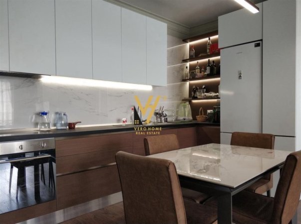 Tirane, jepet me qera apartament 2+1+Ballkon Kati 5, 110 m² 1.100 € (RRUGA “ISLAM ALLA”)