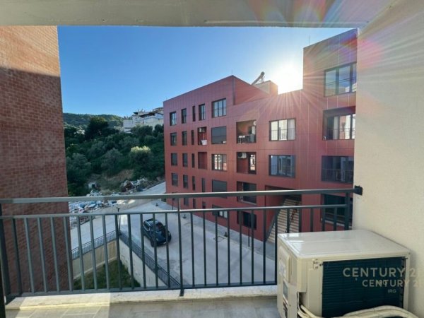Tirane, jepet me qera apartament 2+1 Kati 3, 105 m² 650 € (KODRA E DIELLIT)