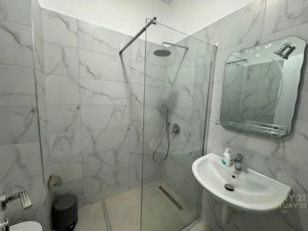 Tirane, jepet me qera apartament 2+1 Kati 3, 105 m² 650 € (Kodra e Diellit)