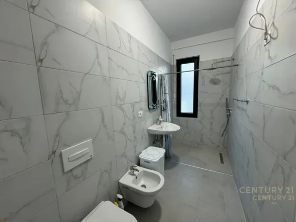 Tirane, jepet me qera apartament 2+1 Kati 3, 105 m² 650 € (Kodra e Diellit)