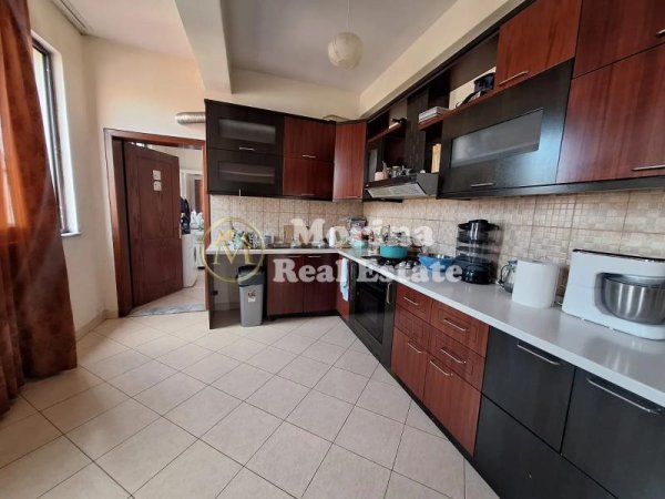 Tirane, jepet me qera apartament 2+1 Kati 4, 120 m² 450 € (Ali Demi)