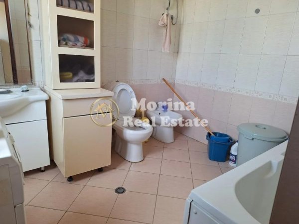 Tirane, jepet me qera apartament 2+1 Kati 4, 120 m² 450 € (Ali Demi)