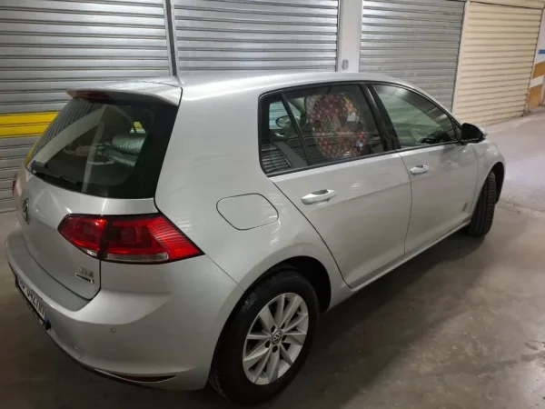 Tirane, shes makine VW Golf 7, 1.6 nafte, automat, viti 2016 Nafte, gri metalizato automatik Kondicioner 98.600 km 9.900 €