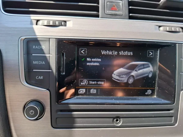 Tirane, shes makine VW Golf 7, 1.6 nafte, automat, viti 2016 Nafte, gri metalizato automatik Kondicioner 98.600 km 9.900 €