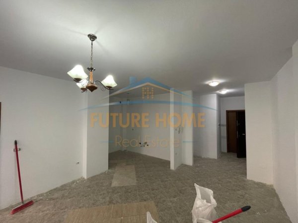 Tirane, jepet me qera ambjent biznesi Kati 1, 113 m² 1.000 € (Kika 1)