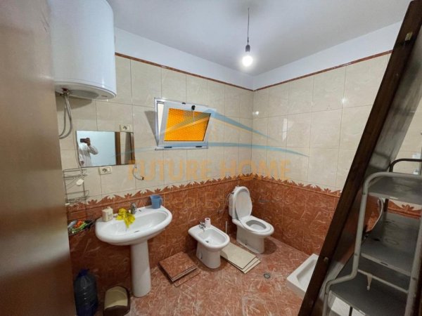Tirane, jepet me qera ambjent biznesi Kati 1, 113 m² 1.000 € (Kika 1)