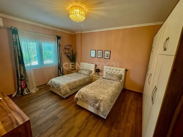 Tirane, jepet me qera apartament 2+1 Kati 2, 145 m² 500 € (Linze)