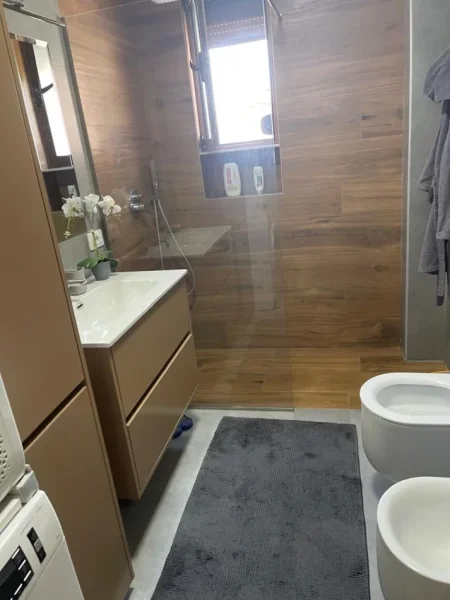 Tirane, shitet apartament 1+1+Ballkon Kati 5, 70 m² 155.000 € 
