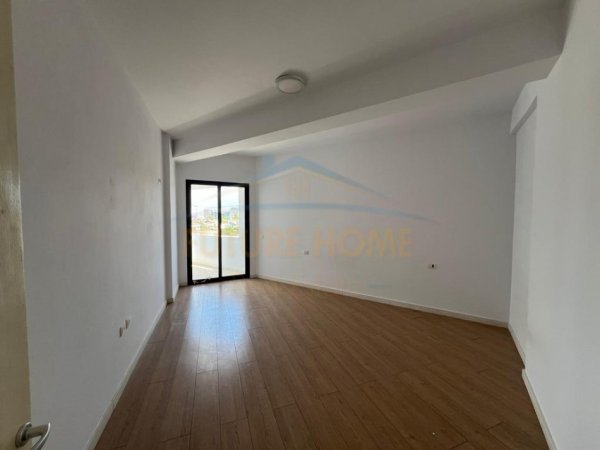 Tirane, jepet me qera apartament 1+1 Kati 2, 111 m² 450 € (Unazes se Re, Tirane.)