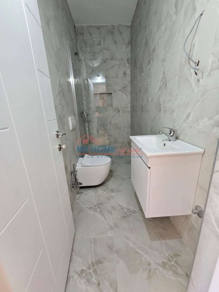 Tirane, shitet apartament 1+1+Ballkon Kati 5, 48 m² 137.000 € (Rruga e Kavajes)