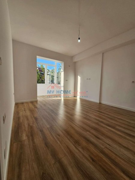 Tirane, shitet apartament 1+1+Ballkon Kati 5, 48 m² 137.000 € (Rruga e Kavajes)