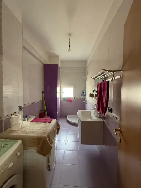 Tirane, jepet me qera apartament 2+1+Ballkon Kati 3, 85 m² 600 € (Kodra e Diellit)