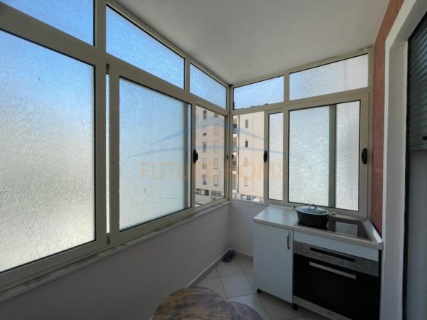 Durres, jepet me qera apartament 1+1+Ballkon Kati 2, 67 m² 450 € (Ura Dajlanit, Plazh.)