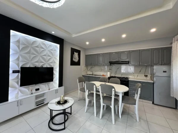 Tirane, jepet me qera shtepi 1+1 Kati 1, 90 m² 600 € 