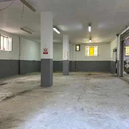 Tirane, jepet me qera ambjent biznesi Kati 0, 260 m² 2.000 € (Rr. Siri Kodra)
