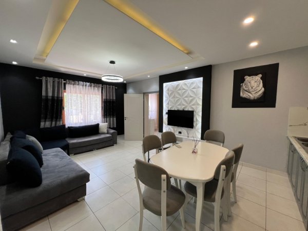 Tirane, jepet me qera shtepi 1+1 Kati 1, 90 m² 600 € 