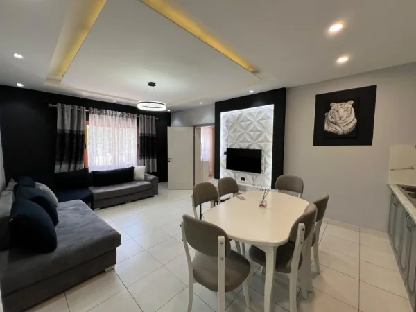 Tirane, jepet me qera shtepi 1+1 Kati 1, 90 m² 600 € 