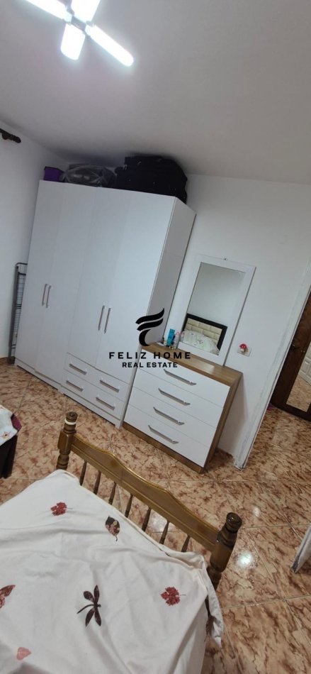 Tirane, jepet me qera apartament 1+1 Kati 1, 60 m² 400 € (RRUGA E DIBRES)
