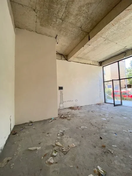 Tirane, jepet me qera ambjent biznesi Kati 1, 42 m² 450 € (Ish -Parku)