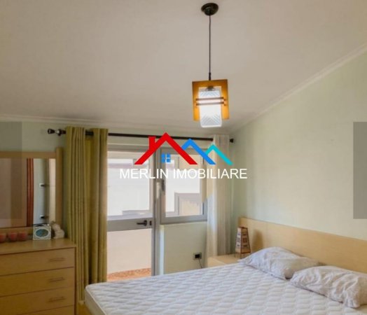 Tirane, jepet me qera apartament 2+1+Ballkon Kati 4, 110 m² 700 € (Rruga Muhamet Gjollesha)