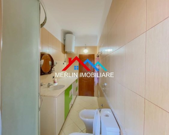 Tirane, jepet me qera apartament 2+1+Ballkon Kati 4, 110 m² 700 € (Rruga Muhamet Gjollesha)