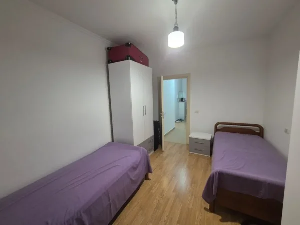 Tirane, shitet apartament 2+1+Ballkon Kati 8, 105 m² 170.000 € (Brryli)